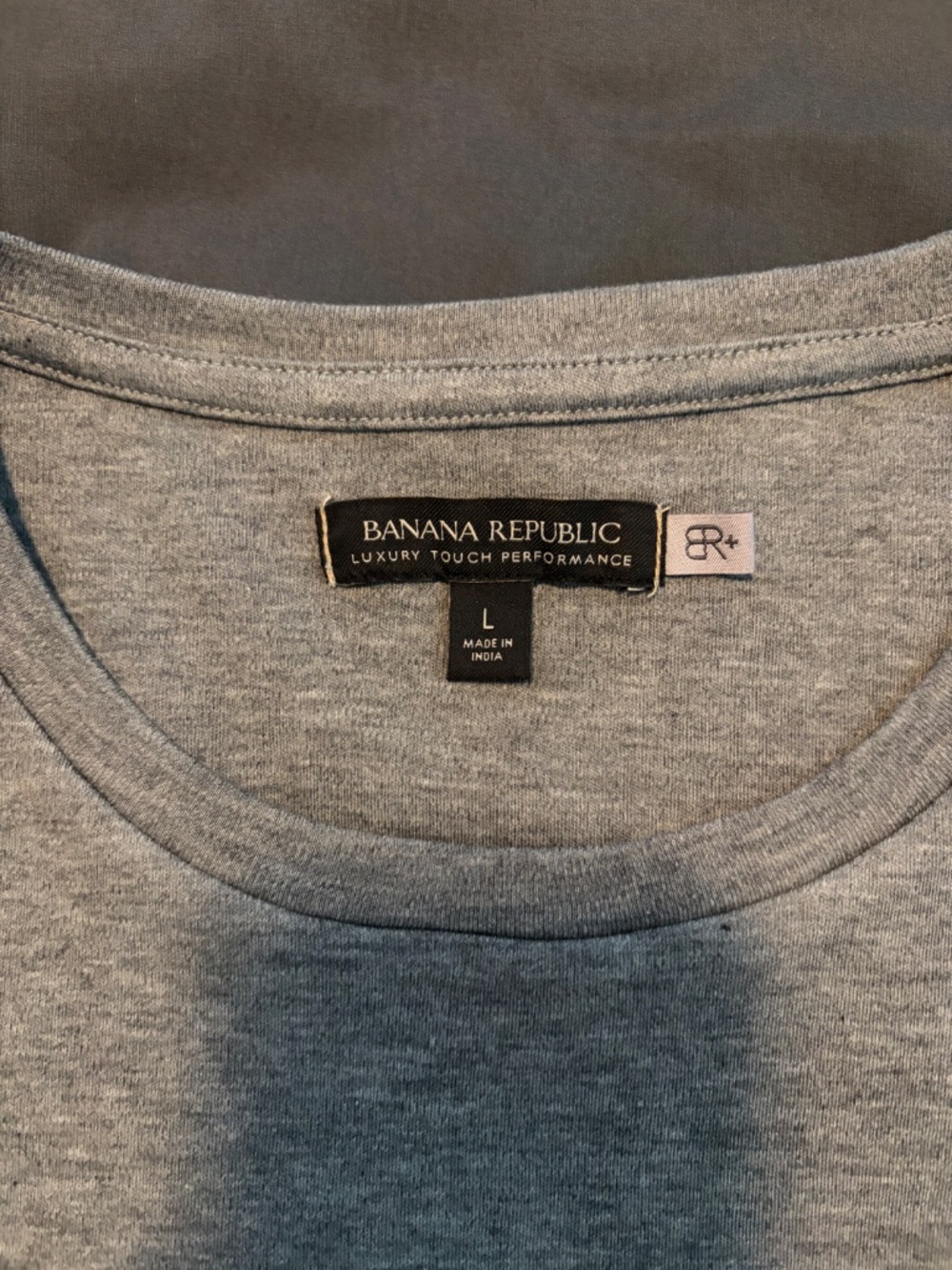 Banana Republic Men's Light Heather Gray performance Crew Neck Short Sleeve Tee - Picture 2 of 2